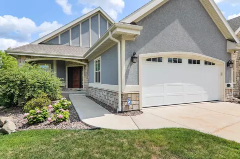 10 Greenside Cir #10, Verona, WI 53593