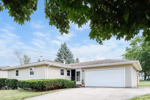 810 Clover Ln, Oregon, WI 53575