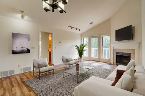 909 Harbor House Dr #5, Madison, WI 53719