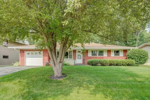 604 S Hill St, Deforest, WI 53532