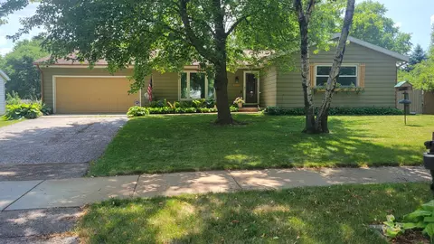 1922 Loretta Ln, Madison, WI 53716