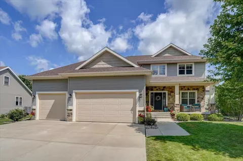 4429 Memorial Cir, Windsor, WI 53598