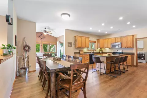 5401 Calico Ct, Mcfarland, WI 53558