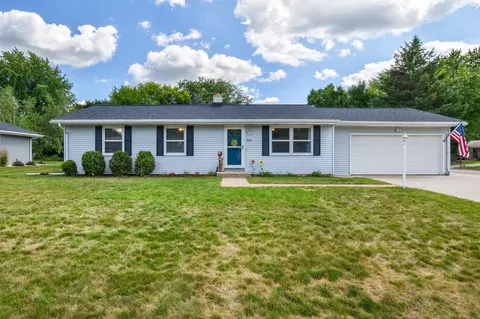 890 Clover Ln, Oregon, WI 53575