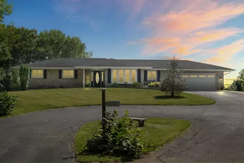 4090 Braelan Ln, Hazel Green, WI 53811