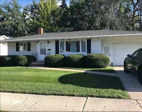 1068 Raleigh St, Green Bay, WI 54304