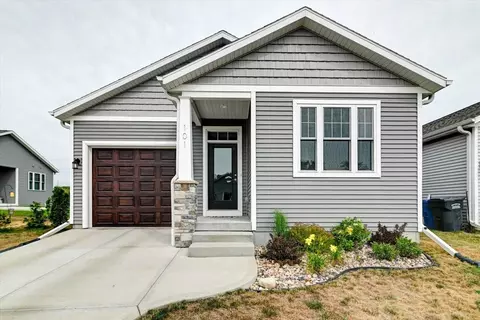 101 Woods Ln, Columbus, WI 53925