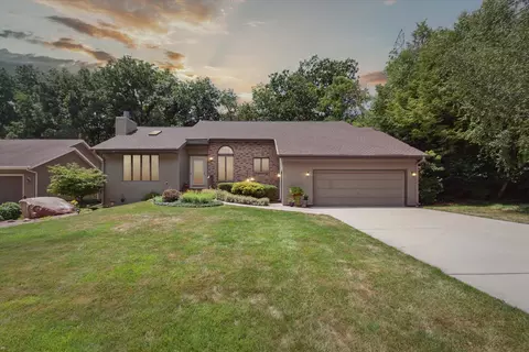 1807 Royal Oaks Dr, Janesville, WI 53548