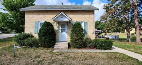 337 River St, Portage, WI 53901