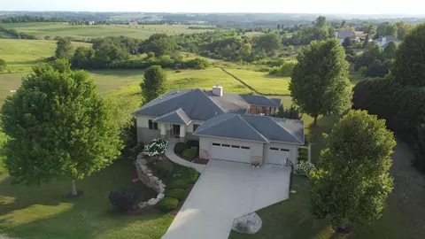 w5253 Windmill Ridge Road, New Glarus, WI 53574