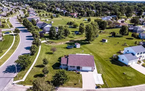 592 Abey Dr, Evansville, WI 53536