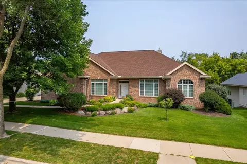 9046 Aspen Grove Ln, Madison, WI 53719