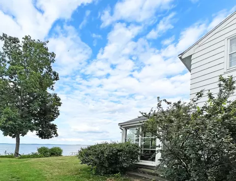 5632 Lake Mendota Dr, Madison, WI 53705