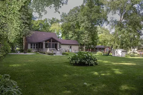 1377 Hommen Rd, Deerfield, WI 53531