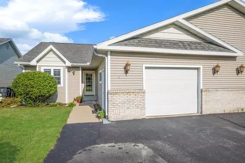 1277 E Bluff Rd #8, Whitewater, WI 53190