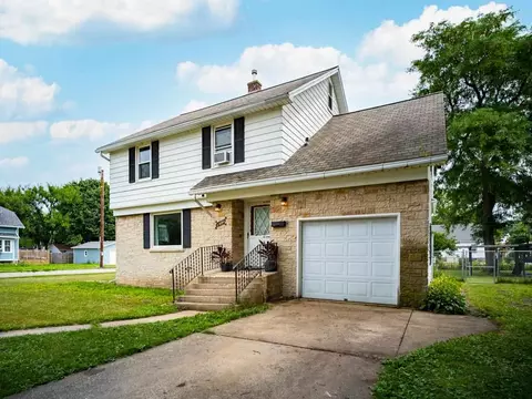 566 N Pine St, Janesville, WI 53548