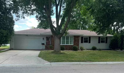 1602 Meadowlark Dr, Janesville, WI 53546