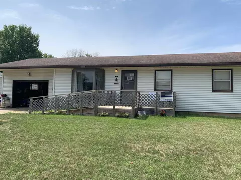 1107 S 14th St, Prairie Du Chien, WI 53821