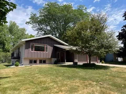 52 Lawndale Ave, Ripon, WI 54971