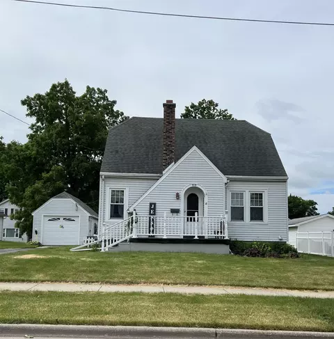818 10th St, Monroe, WI 53566