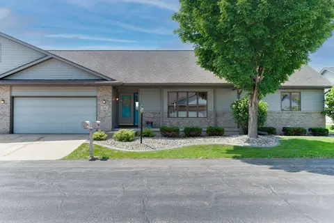 24 Village Homes Dr, Waunakee, WI 53597