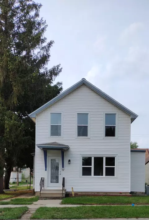 609 W Conant St, Portage, WI 53901