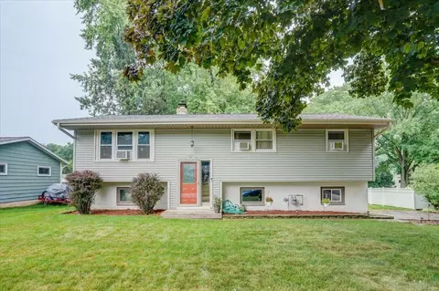 304 Meadow Ln, Deforest, WI 53532