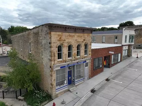 22 High St, Mineral Point, WI 53565