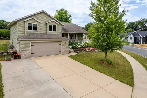 955 Hay Creek Trl, Reedsburg, WI 53959