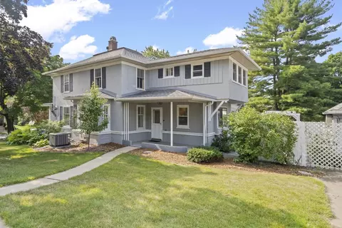210 Bayley Ave, Platteville, WI 53818