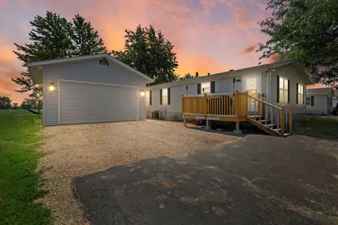 621 Pheasant Ln, Sharon, WI 53585