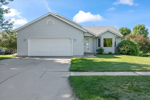 704 W Lexington Pkwy, Deforest, WI 53532