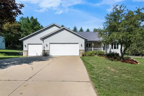 907 Hillpoint Ct, Poynette, WI 53955