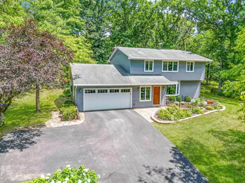 1720 Range Trl, Verona, WI 53593
