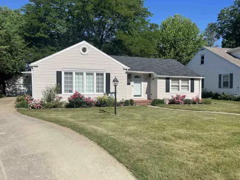 28 Blackhawk St, Janesville, WI 53545