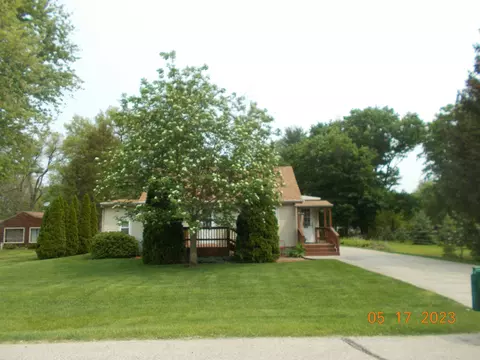 737 E Briar Ln #1, Beloit, WI 53511
