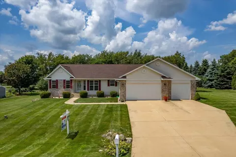 6273 Irving Dr, Sun Prairie, WI 53590