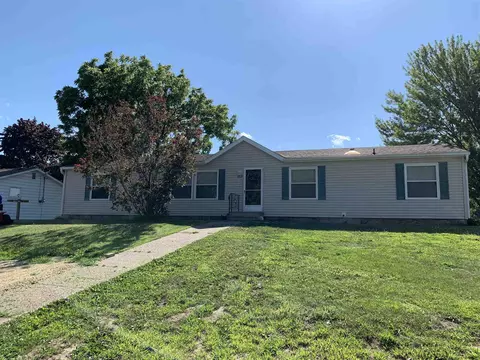 1008 S 1st St, Prairie Du Chien, WI 53821