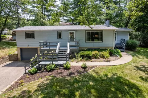 1418 Valley Dr, Wisconsin Dells, WI 53965