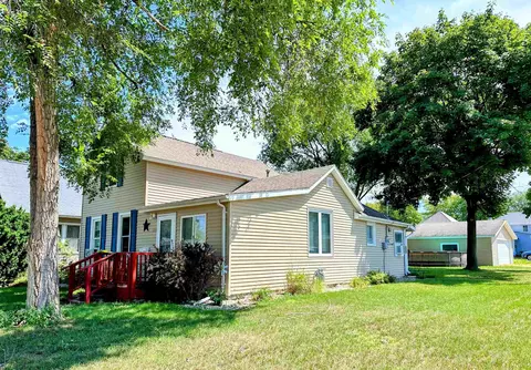 300 N Beaumont Rd, Prairie Du Chien, WI 53821