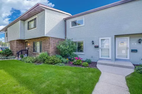 6 Grand Canyon Dr, Madison, WI 53705