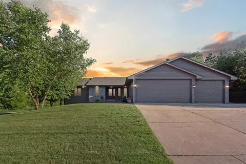 3405 Doe Dr, Janesville, WI 53548