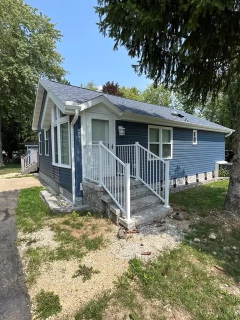 373 Lakeview Cir, Edgerton, WI 53534