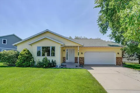 3300 Round Table Way, Cross Plains, WI 53528