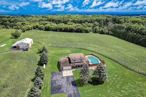 5460 Ridge Rd, Marshall, WI 53559