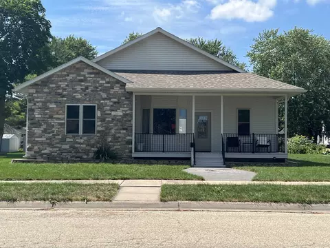 215 Brady St, Portage, WI 53901
