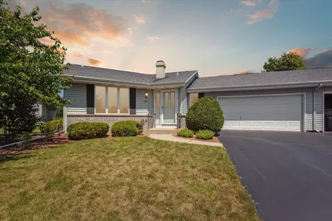 4031 Devereaux Dr, Janesville, WI 53546