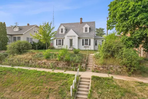725 W Pleasant St, Portage, WI 53901