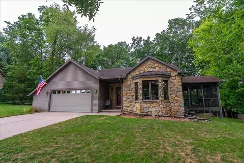 182 Hickory Ct, Oregon, WI 53575