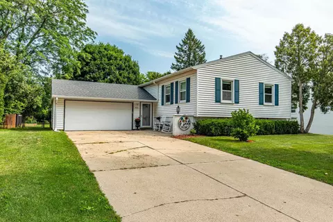 6910 Donna Dr, Middleton, WI 53562